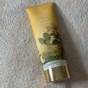 Victoria Secret Oasis Blossom Lotion Parfumèe